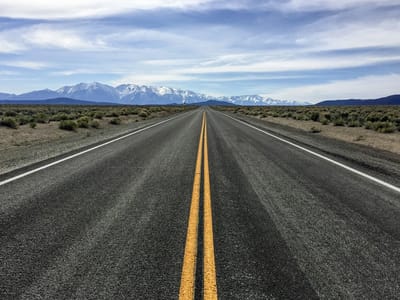 Lee Vining (Mono Lake): Sierra Bound
