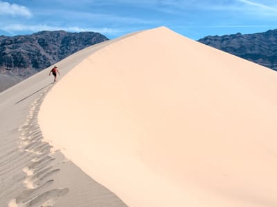 Death Valley - Eureka Dunes: Almost there