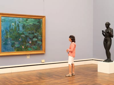 Munich: Lolo enjoying Monet
