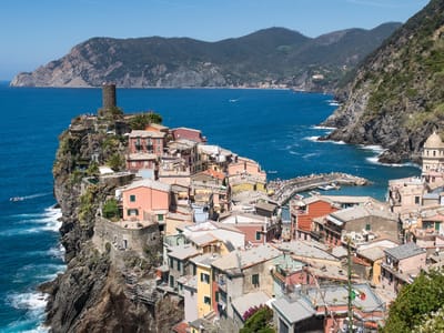 Cinque Terre: Looking back at Vernazza on our way to Corniglia