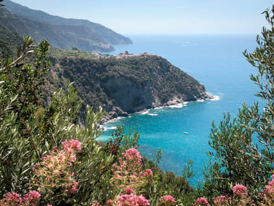 Cinque Terre: Approaching Corniglia on the Sentiero Azzurro