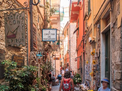 Cinque Terre: Exploring the back alleys of Corniglia