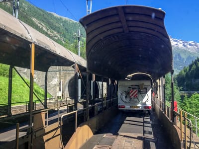 Grindelwald: \"Take the Train!\"