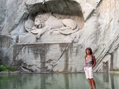 Lucerne: Lolo beating the hordes to the Lion Monument