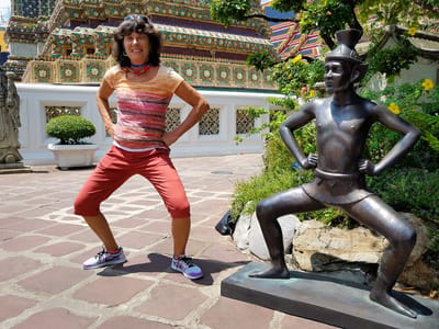 Bangkok: Lolo doing some bad yoga