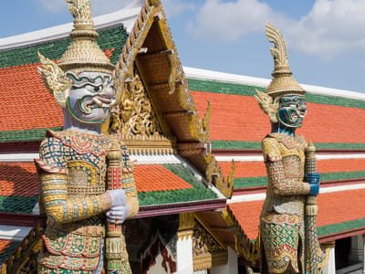 Bangkok: Yakshas guarding the temple gates at Wat Phra Kaew