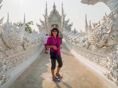Chiang Rai: Lolo crossing the bridge of the \"cycle of rebirth\";