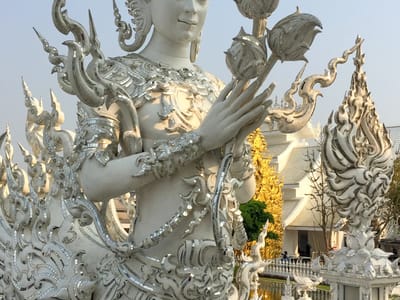 Chiang Rai: \"Kinaree\"; on the bridge of the \"cycle of rebirth\";