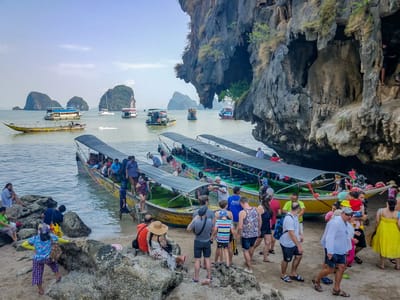 Patong Beach, Phuket Island: Long-tail boats to get on James Bond Island