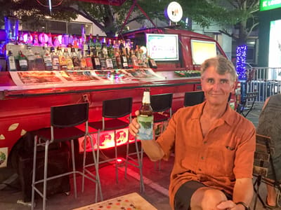 Suvarnabhumi Airport Hotel: Herb enjoyinga beer at the Suvarnabhumi Night Market