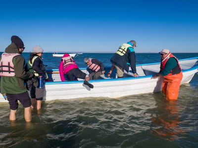 Kuyima Eco Tour Whale Watching Camp: Boarding our panga