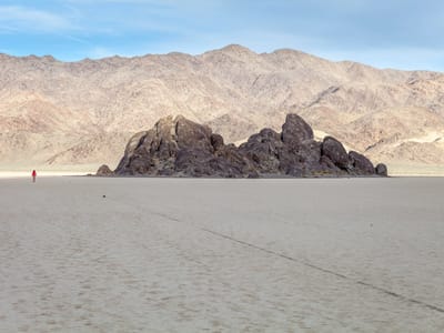 Death Valley National Park: Rock racing Lolo to the Grandstand