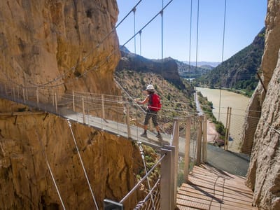 Ardales and the Caminito del Rey: Lolo crossing over the windy suspension bridge