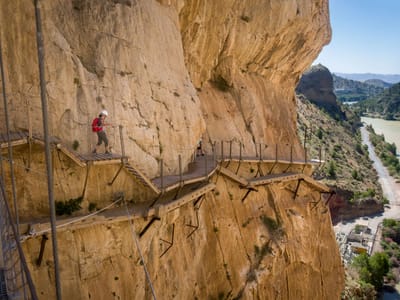 Ardales and the Caminito del Rey: Lolo hiking on the new route, with the old deteriorated one below