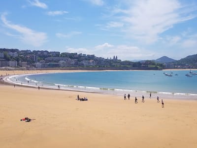 San Sebastian: Looking the other direction on La Playa de La Concha