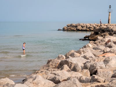 Narbonne Plage: Jetty along the Narbonne Plage