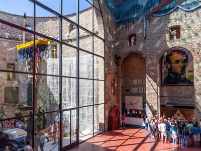 Costa Brava - La Gaviota, Salvador Dali Theater and Museum, and Cadaques: Is it Abraham Lincoln or Dali's beloved Gala (or both)? - zoom in close