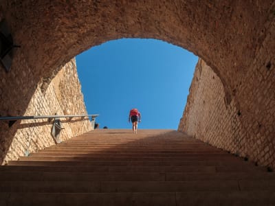 Camping Las Palmeras: Lolo walking in the footsteps of an ancient Roman gladiator