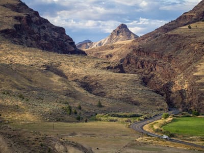 John Day Fossil Beds National Monument - Sheep Rock Unit: The road to Sheep Rock