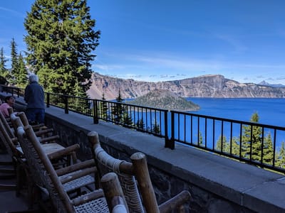 Crater Lake National Park: Porch of Crater Lake Lodge