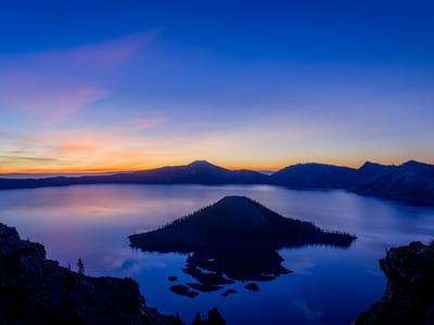 Crater Lake National Park: Sunrise over Crater Lake