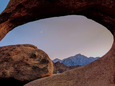 Lone Pine - Alabama Hills and Horseshoe Meadow: Moonrise through Mobius Arch