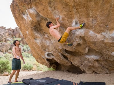 Bishop: Tommy bouldering in the Volcanic Tablelands