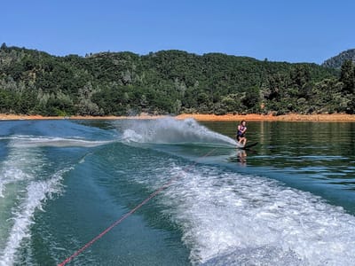 Shasta Lake: Tommy slalom skiing