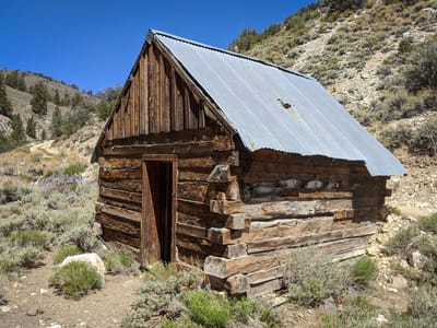 Ancient Bristlecone Pine Forest: Old Miner&#039;s cabin made of railroad ties along the Wyman Creek Road