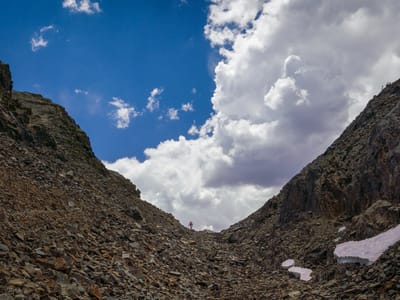 20 Lakes Basin: Up the rocky gorge on the 20 Lakes Basin hike