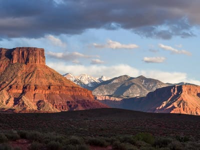 Moab: Golden hour along Onion Creek Road