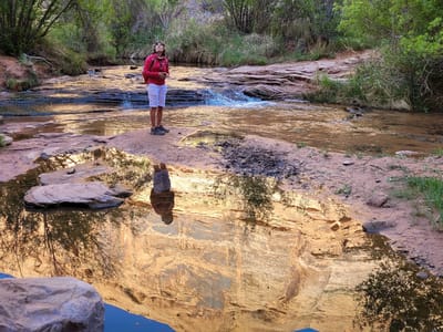 Moab: Setting off on the Grandstaff Trail hIke to Morning Glory Natural Bridge