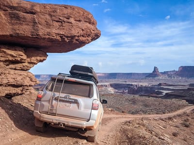 White Rim Trail (Canyonlands National Park): Driving along the White Rim Trail