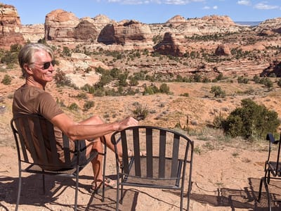 Cottonwood Canyon Road, Wahweap Hoodoos, and Old Paria: Not a bad view at Kiva Koffeehouse