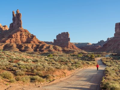 Gooseneck State Park, Muley Point, and Valley of the Gods: Evening stroll in Valley of the Gods
