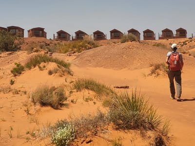 Monument Valley Navajo Tribal Park: Wind starting to pickup as we complete the Wildcat Trail