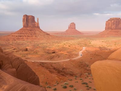 Monument Valley Navajo Tribal Park: Looking out over the scenic drive
