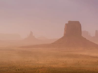 Monument Valley Navajo Tribal Park: Sandstorm in Monument Valley