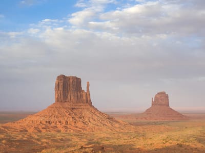 Monument Valley Navajo Tribal Park: Sun peeks out along the end of our drive