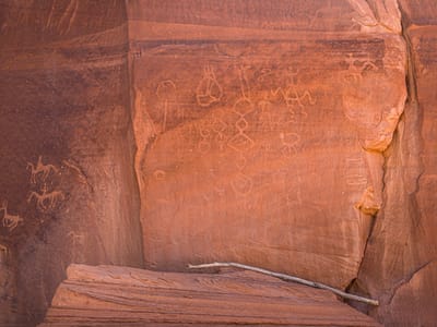 Canyon de Chelly: Petroglyph with horses