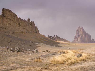 Shiprock: Dike radiating out from Shiprock