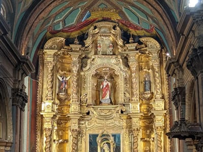 Quito: Metropolitan Cathedral in the Plaza Grande
