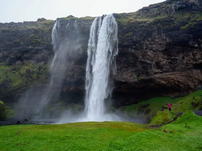 Seljalandsfoss: Seljandafoss before the crowds