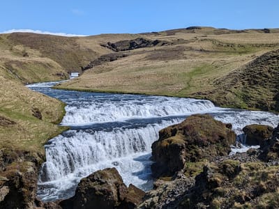 Skogafoss: Cascades above Skogafoss