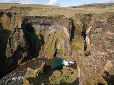 Fjaðrárgljúfur Canyon: Mögáfoss in Fjaðrárgljúfur Canyon