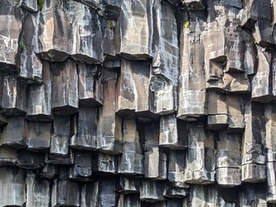 Skaftafell - Svartifoss and Skaftafellsjökull: Svartifoss close-up