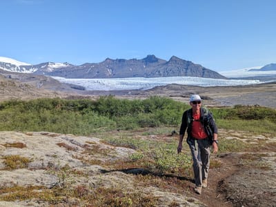 Múlagljúfur Canyon: Hiking up Múlagljúfur with Vatnajökull behind
