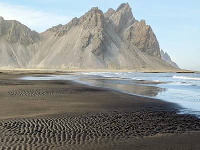 Vestrahorn: Across the beach
