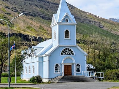 Seydisfjordur: Iconic blue church