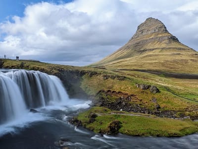 Snæfellsnes Peninsula - Grundarfjörður (Kirkjufell): Iconic view of Kirkjufell